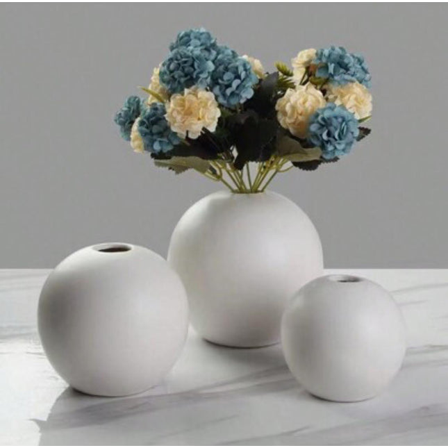 مزهرية سيراميك بيضاء كروية حديثة