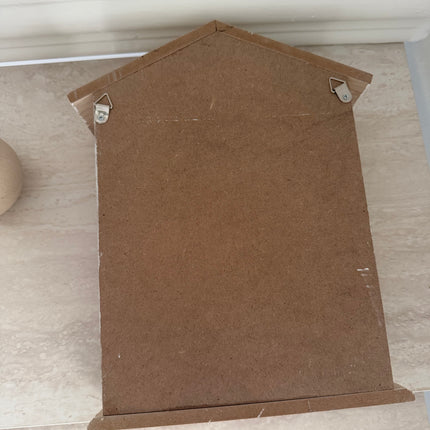 علاقة مفاتيح خشبية عتيقة