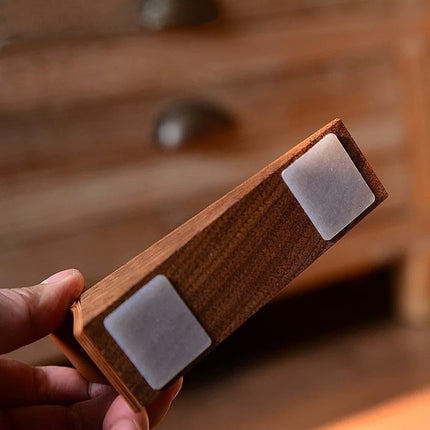 عتبة باب خشبية