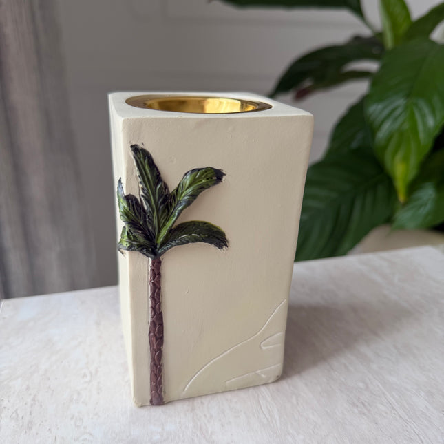 Resin palm tree essence