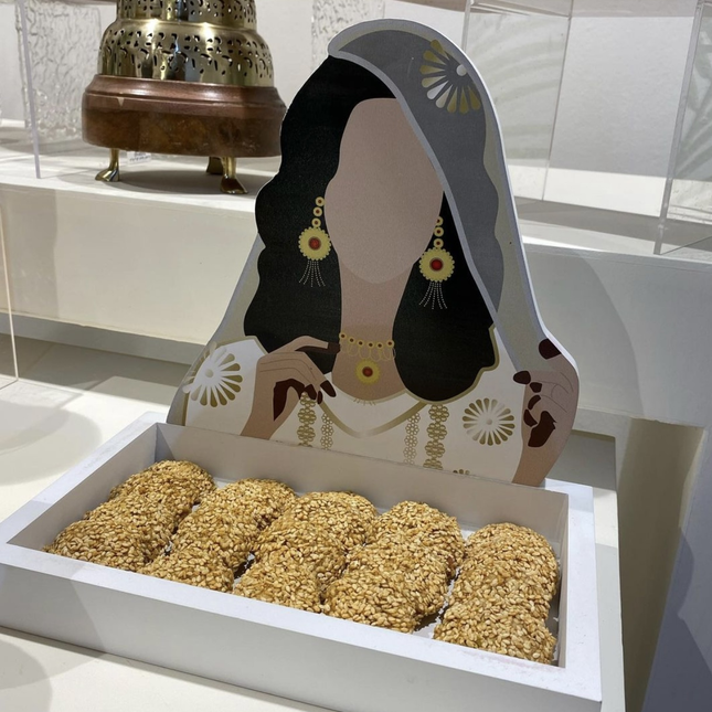 Traditions wooden tray