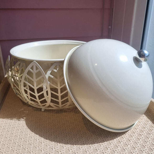 Metal offwhite pot for reception