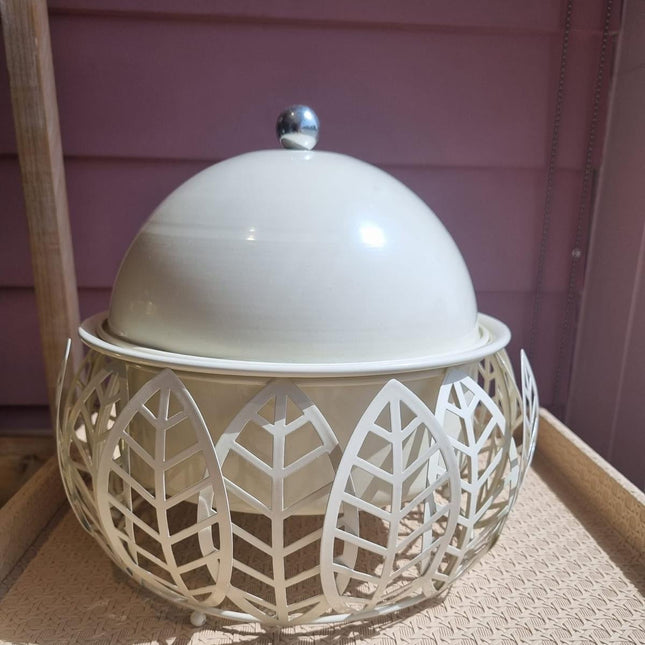 Metal offwhite pot for reception