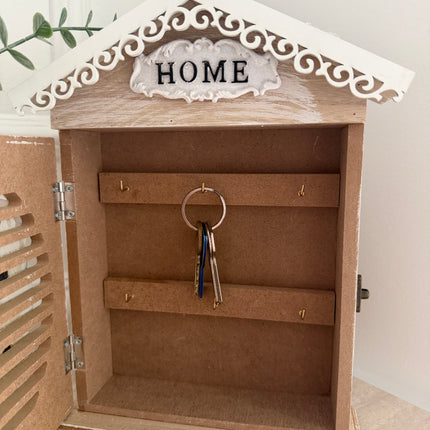 علاقة مفاتيح خشبية عتيقة