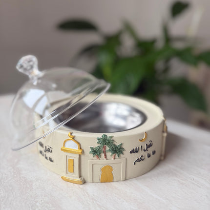 طبق رمضاني من الحجر مع غطاء