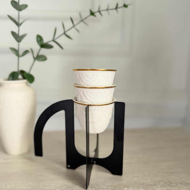 Trendy metal finjan stand