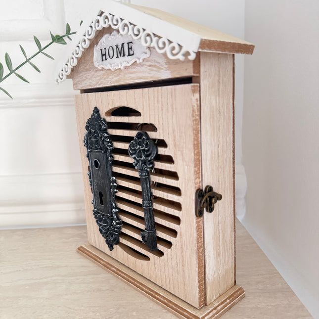 علاقة مفاتيح خشبية عتيقة