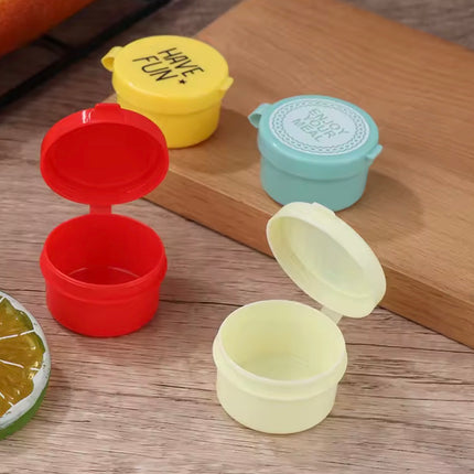 4 زجاجات صلصة صغيرة