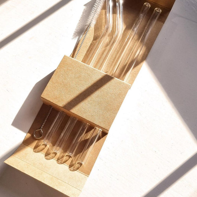 مجموعة من المصاصات الزجاجية القابلة لإعادة الاستخدام