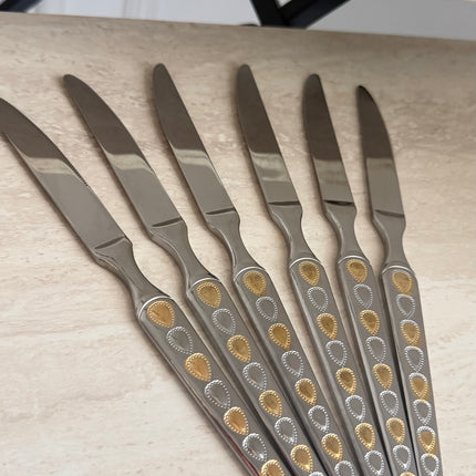 6 قطع من السكاكين الفضية والذهبية